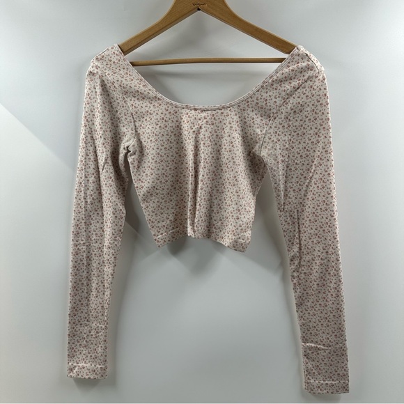Aeropostale Floral-Ribbed Reversible Cropped Top – Size M - Picture 3 of 4